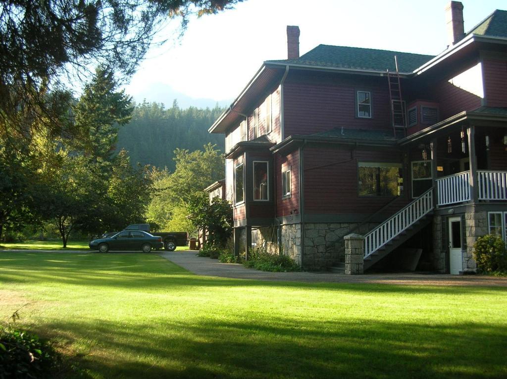 Sasquatch Crossing Eco Lodge B&B Harrison Mills Exterior photo