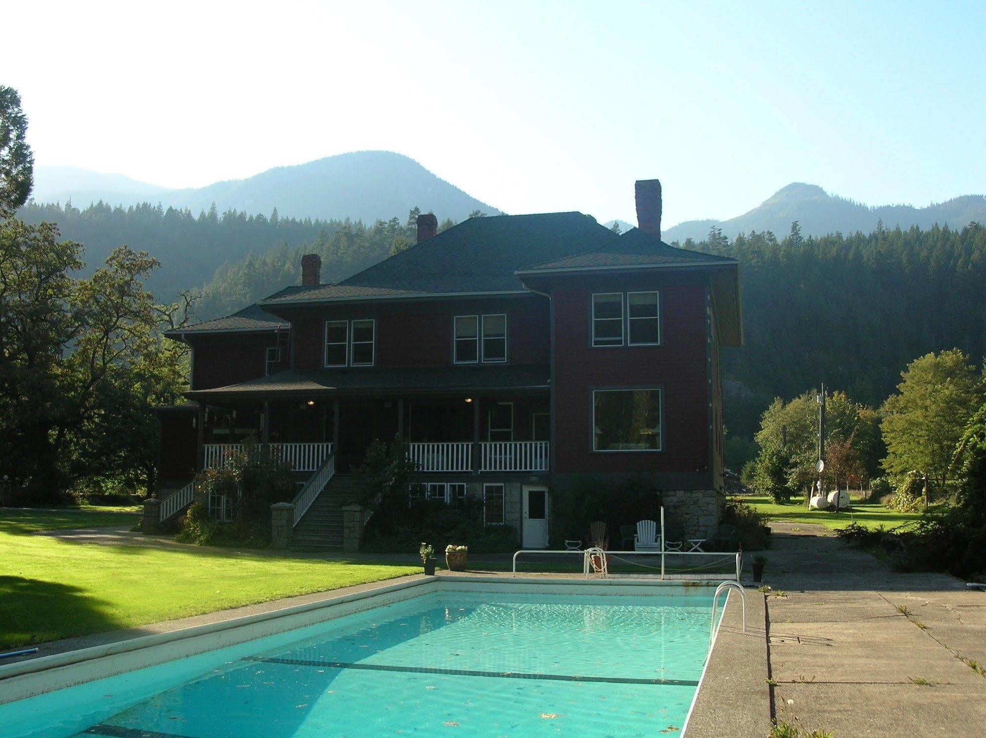 Sasquatch Crossing Eco Lodge B&B Harrison Mills Exterior photo