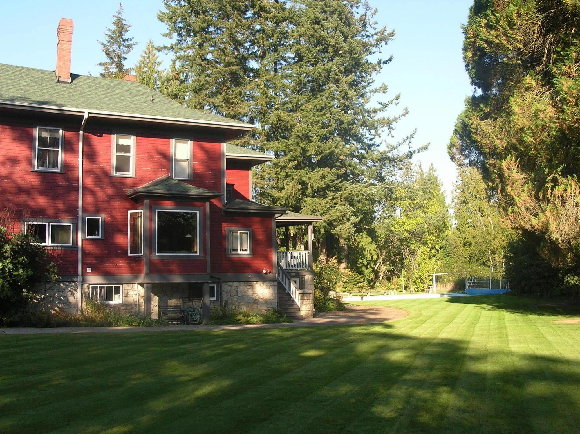 Sasquatch Crossing Eco Lodge B&B Harrison Mills Exterior photo